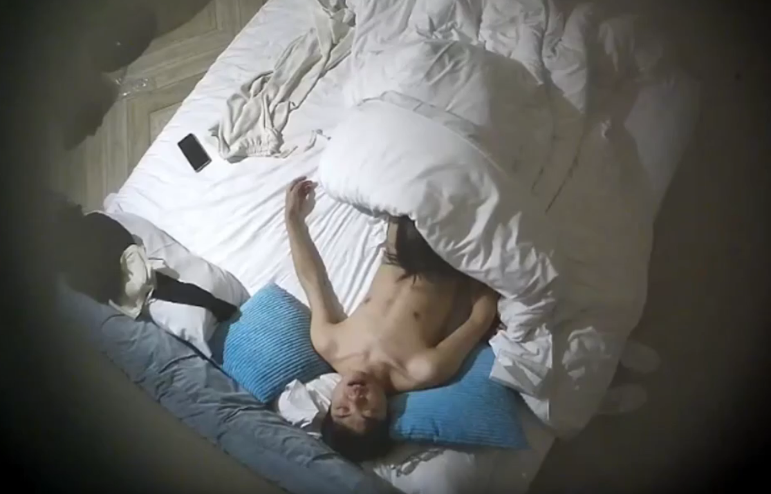 上帝视角 12-9 年轻人身体就是好 不是在操逼 就是在准备操逼 美女毛多性欲旺 男友有想怎么要都给