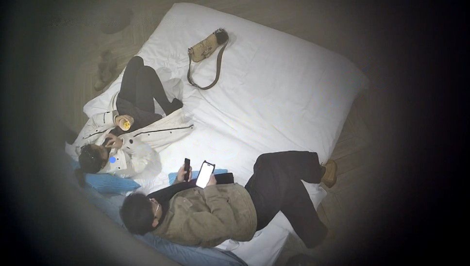 ⏪酒店偷拍⏩腿长肤白小少妇和奶狗干的哇哇叫